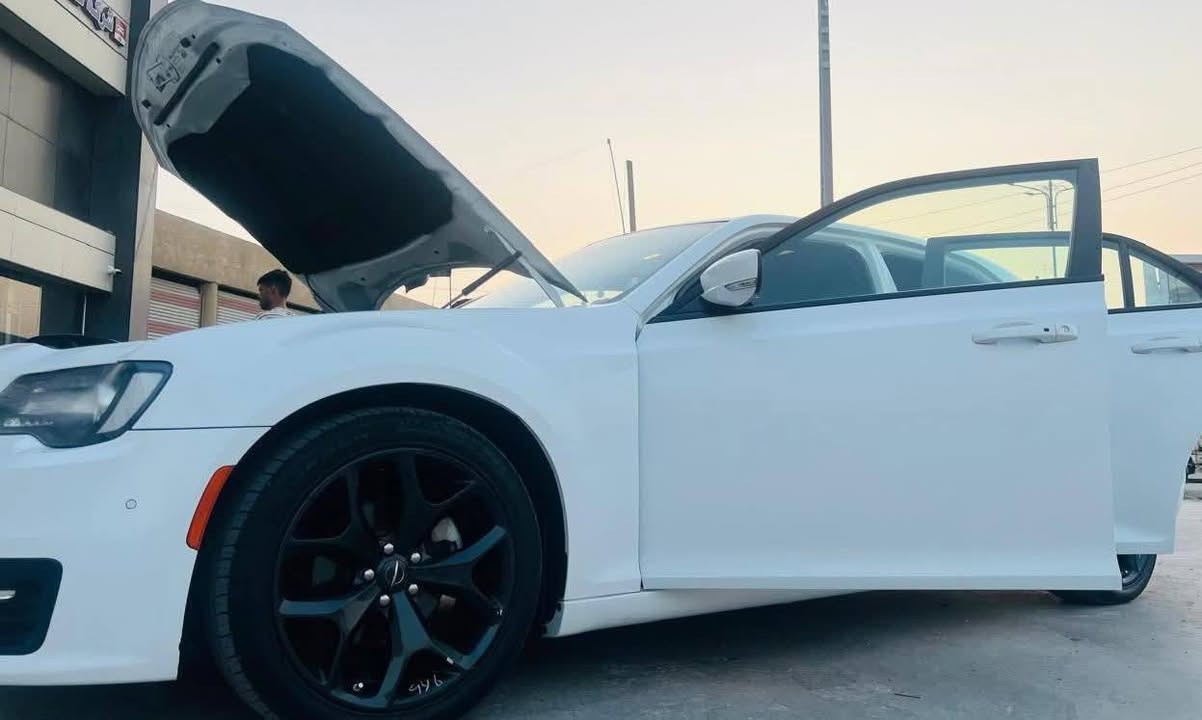 السلام عليكم
كرايسلر اوباما S 300
موديل 22 أصل 
مواصفات لـ S معروفة 
سيارة أخت الزيرو شرط 
كتاب ضباط
حادثها جاملغ امامي وبنيد بدون دواخل 
الباقي مكفول شرط
بأسمي تحويل ثاني يوم
السعر 260 وبيها مجال بسيط
مكاني ناصرية مركز. 
***********
