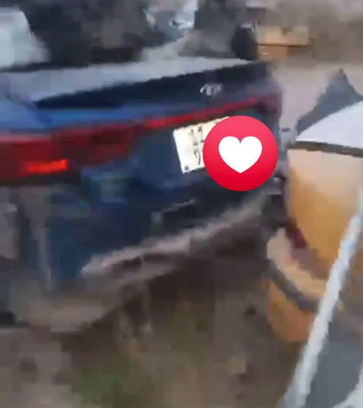 السلام عليكم لل بيع كيا فورتي موديل 2019 رقم بغداد انجليزي خصوصي تحويل ثاني يوم مضروبه ضربه قويه مكينه وكير سليمات لل بيع عل حادث السعر 38 وبيها مجال شي بصيط حك الجيه مكانه بغداد البلديات لل اتصال ***********
