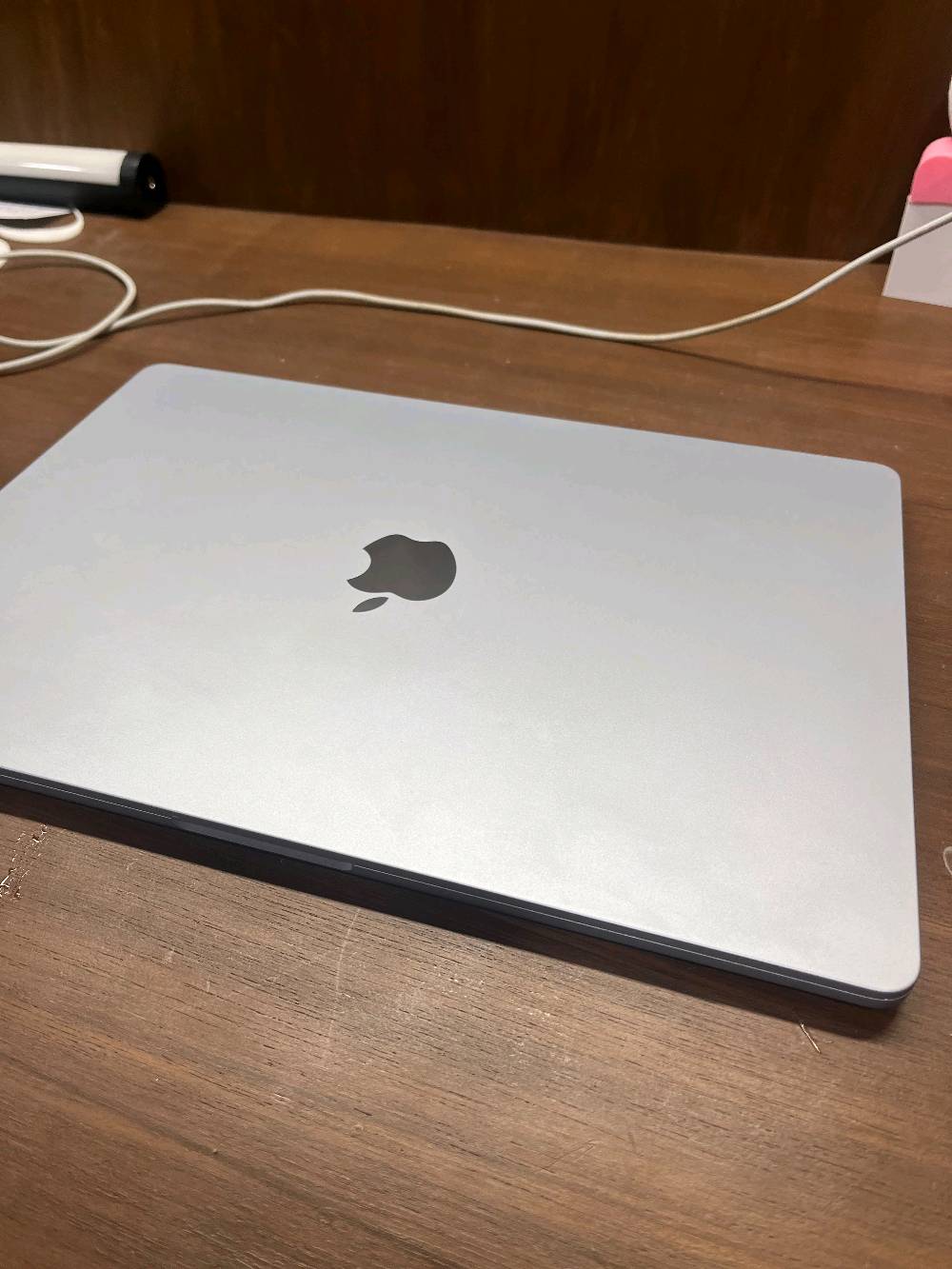 MacBook air m4 
256 hard
16 ram
جهاز نظيف 
صحة البطارية ١٠٠%
الملحقات
شاحنة وكيبل و كارتون 

ماوس wiwu هدية 

السعر ١و ٦٠٠  و توصيل موجود