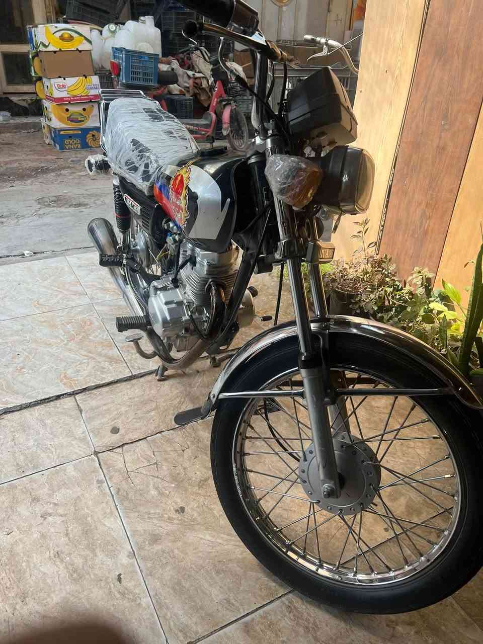 سلام عليكم دراجه نامه موديل ٢٠٢٥.   لبيع دراجه بلاديه . نضيفه ومرتبه وما ناقصهه. ايشي. أوراق كورتونيه مكاني. ديالى بعقوبه المفرك  السعر ٥٧٠ بيه مجال لتواصل ***********
