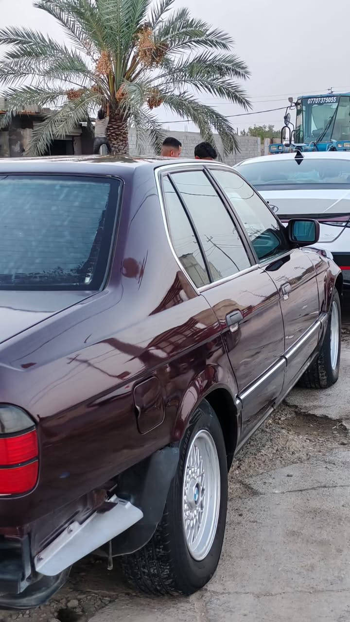 السلام عليكم BWM سته سلندر 735 سياره مصبوغه جماليه جاهزه تبريد شغال  ومكينه كير   وحداده جديده غرفه جديده كهربائيات كله شغاله سياره تعمير جديد وشغل درجه أوله نقص فقط دعاميه خلفيه رقم بغداد راعيه بلبصره تحويل ثاني يوم سعر 75 وبيه مجال للاستفسار رقم *********** سياره موجوده البصره ابو الخصيب

نص مكتوب في الصور:
- ***********