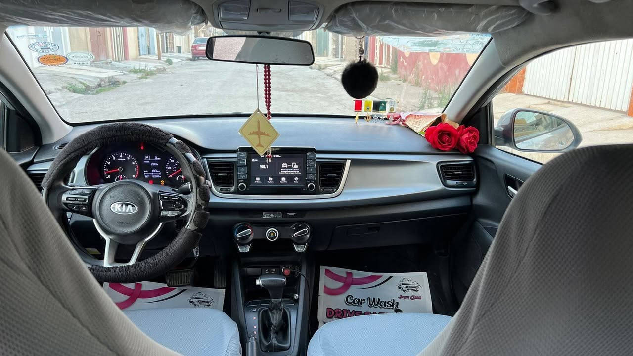 كيا ريو 2019
ضرر جاملغ اليمين بدون دواخل 
مواصفات s
طير مكينه شرط 
كير ,at
مكينة جي دي 
بسمي شرط التحويل 
السعر 117 بيها مجال 
***********
