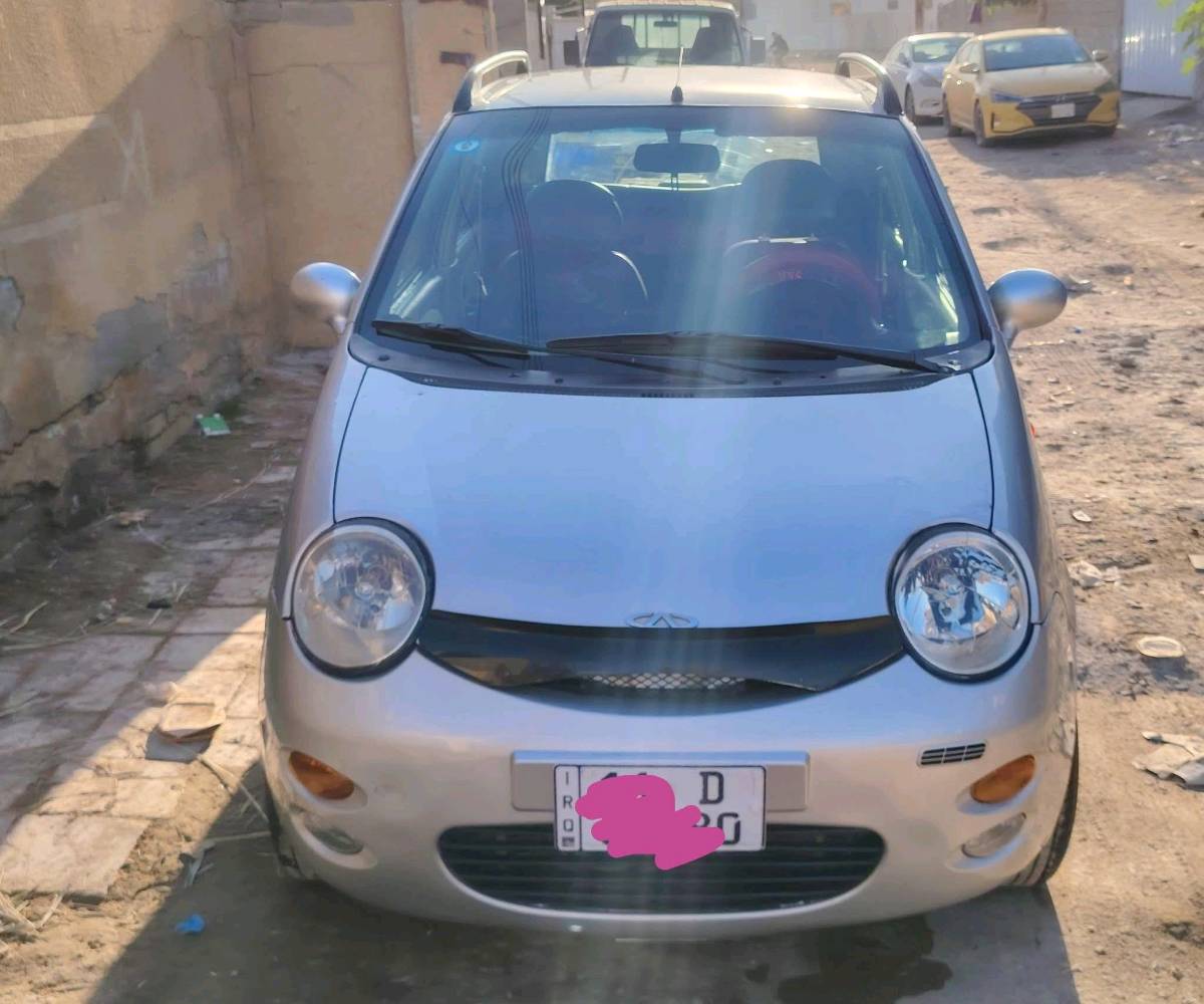 شيري كيو كيو ٤ سلندر موديل ٢٠١٠ كير اوتوماتيك رقم بغداد بأسمي
شكد ممشايتها تقريباً؟ وإذا متوفر عدّادها شكد هسه؟: 
١٠٠،٠٠٠
وين موقع السيارة بالضبط حتى المشتري يعرف يجيلها للمعاينة؟: 
بغداد شهداء البياع
بيها صبغ/سمكرة أو حادث سابق؟ وإذا أكو، شنو الأماكن بالضبط؟: 
جاملغ خلف السايق