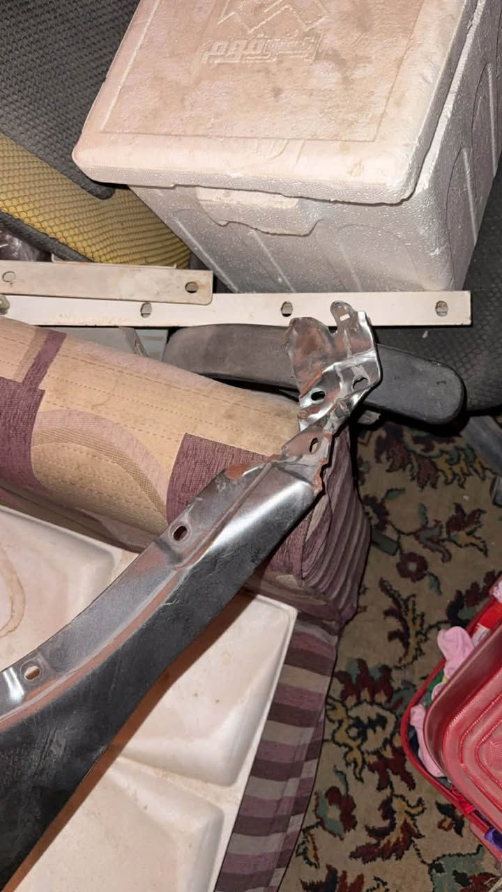 فجوج رينو كوليوس خلفيه مع الماطورات 
جاملغ ايمن بيه ضرر فقط اسفل مثل ما موضح 
والجاملغ الايسر الشبر يم اللايت مثل ما موضح 
للبيع بالسعر اليعجبك 
***********
