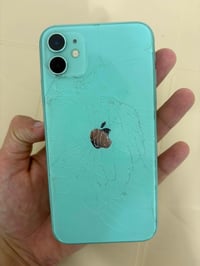 ايفون 11 • ١٢٨ • ظهر مكسور