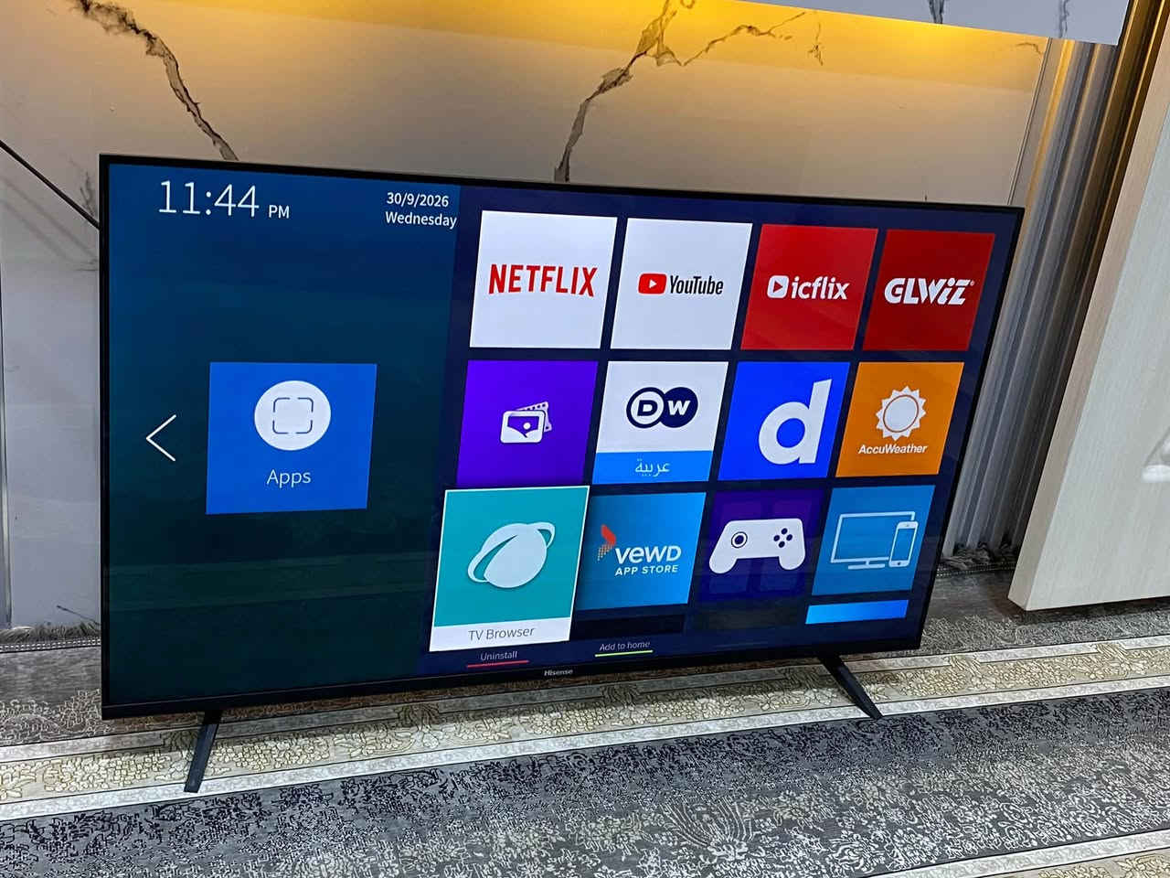 تيفي شاشة 43 ماركةي  هايسنس Hisense  بي ايتار فول مواصفات واي فاي يوتوب رةبتي موبايل ابيت كونترولي بيلادي خوي لةگةلداية رةسم و ديقةي زور جوانة بة زةمان بو نرخ نامة بنيرن يان تيل بكةن ***********
