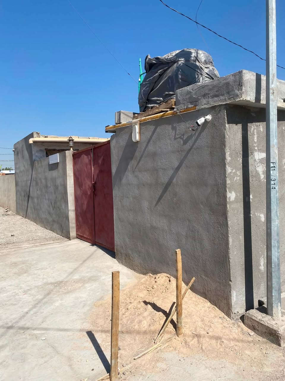 السلام عليكم ورحمة الله وبركاته 

من رخصه مدير الكروب
 
دار للبيع قرب مدخل التنميه الجديد

يبعد عن الشارع 30م

الاستفسار اتصل 
***********

