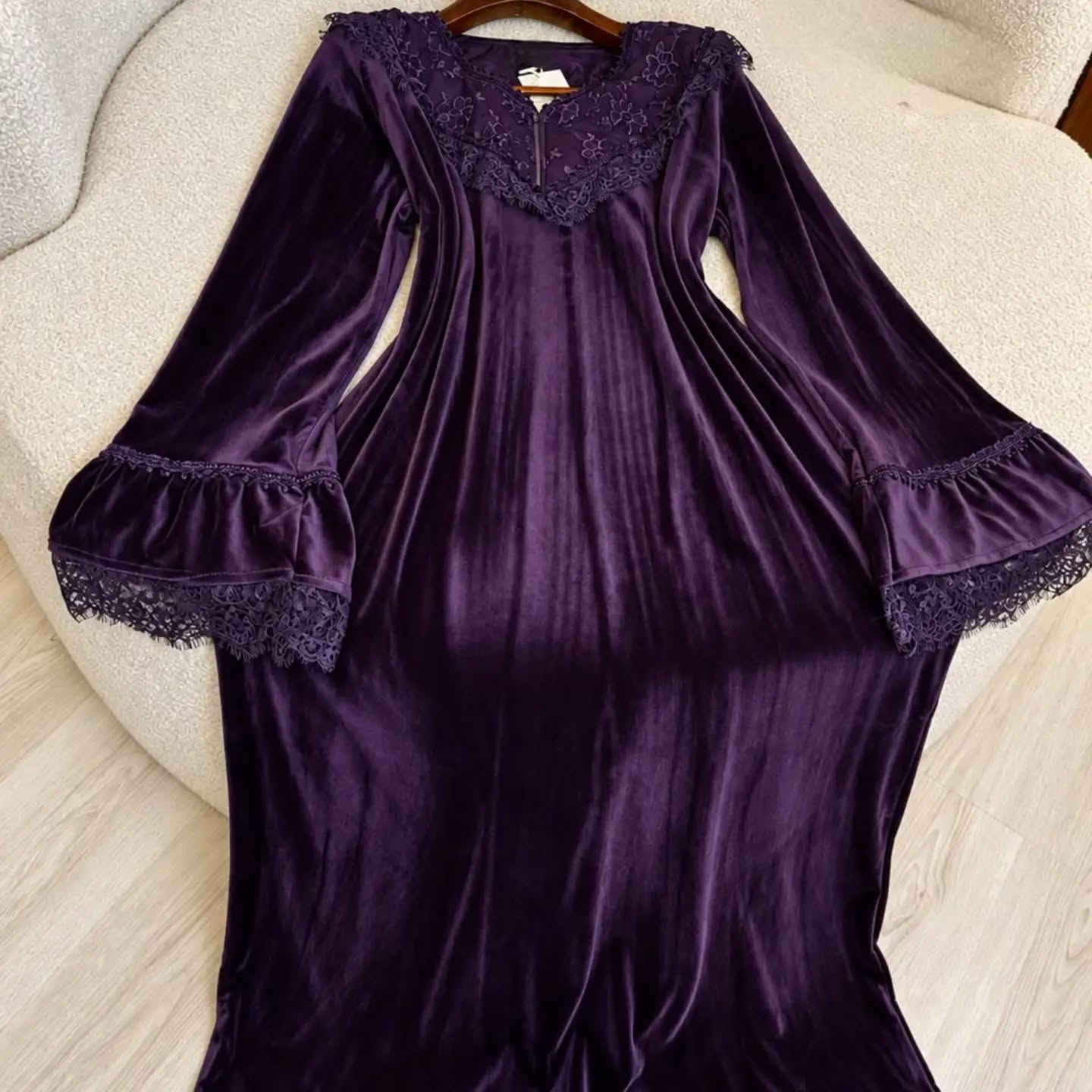 ❄️ موديلات شتائية وصلت  🤎

💰 السعر: [20 الف فقط]
📏 القياسات: [ L..XL..2XL..3XL

📩 للطلب
صورة الموديل 
 القياس 
 اللون على الخاص، 
ونثبت لجِ الطلب ونرسل تفاصيل التوصيل 🛍️

✨ لا تفوتچ، اطلبي موديلچ المفضل هسه!
@Celin_Al_Qaisi

***********

