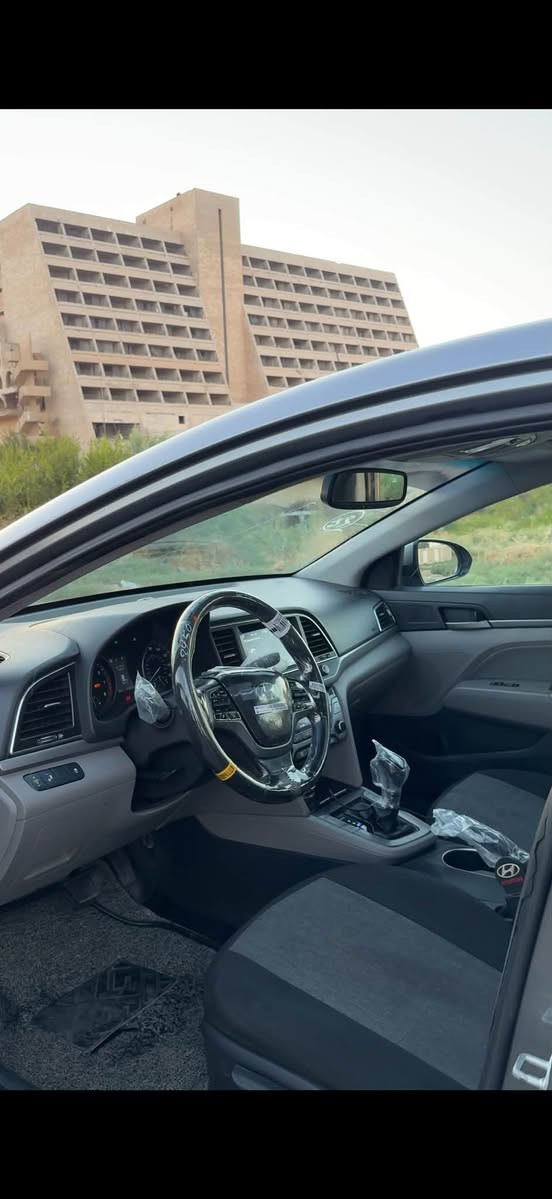 سلام عليكم
النترا امريكي 2018 رقم اربيل. تحويل شرط

 بيه ضرر بوند وجاملغ مبدل
مكانات بارد
محرك 20 دوش 
كير amt

مواصفات:
بصمة تشغيل + ابواب
فتحة سقف
شاشة كبيرة
تدفئة كشنات
انارة ترحيب بيدات الباب
تحكمات ستيرن فول
كامرة دوارة اصلية
رادار جانبي 
ويل كب 
مرايه وسط عاكس للانارة مع بوصلة اصلية
مانع انزلاق
نظام اي بي اس توقف

ومعروفة مواصفات الامريكي

السعر:120$
للاستفسار:***********
