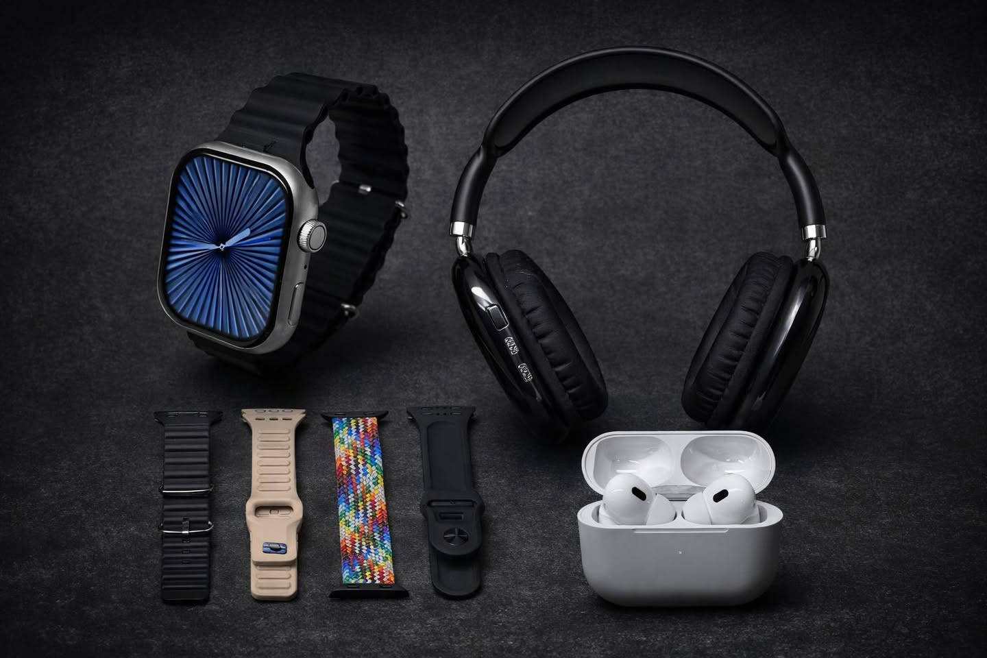 السعر 25 الف والتوصيل مجاني للتواصل واتساب ***********
ROCK-450 Smart Wristband + TWS Earbuds – سوار ذكي مع سماعات لاسلكية

سوار ذكي عملي يجمع بين شاشة كبيرة عالية الدقة وسماعات لاسلكية بتصميم TWS داخل نفس العلبة، مناسب للاستخدام اليومي وتتبع النشاطات الأساسية.

• شاشة Ultra Large High Definition لعرض البيانات بوضوح

• يدعم الاتصال عبر Bluetooth (إصدار 5.3 في السماعات)

• قياس عدد الخطوات والسعرات الحرارية والمسافة

• أوضاع رياضية: مشي، جري، ونط الحبل

• استقبال إشعارات المكالمات والرسائل

• سماعات لاسلكية تدعم اللمس للتحكم بالمكالمات والموسيقى

• إمكانية استخدام السماعات بشكل منفصل أو معًا (TWS)

الساعة الذكية:
• نظام التشغيل المدعوم: Android 5.0 فأعلى / iOS 9.0 فأعلى
• البلوتوث: Bluetooth 4.0
• نوع البطارية: Lithium Polymer
• نطاق درجة الحرارة التشغيلية: ‎-10°C إلى 50°C
• الحساسات: مستشعر تسارع إلكتروني

السماعات اللاسلكية:
• إصدار البلوتوث: 5.3 + EDR (استهلاك منخفض للطاقة)
• تردد البلوتوث: 2.4GHz
• مدى الاتصال: 15–25 متر
• سعة بطارية علبة الشحن: 300mAh
• سعة بطارية السماعة: 30mAh لكل سماعة
• وقت تشغيل الموسيقى: 2–3 ساعات
• وقت المكالمات: حوالي 4 ساعات
• زمن الشحن: حوالي 1 ساعة
• جهد الشحن: 5V

محتويات العلبة:
• ساعة ذكية ROCK-450
• 4 سوارات
• زوج سماعات لاسلكية TWS
• علبة شحن للسماعات
• كابل شحن
• دليل استخدام
