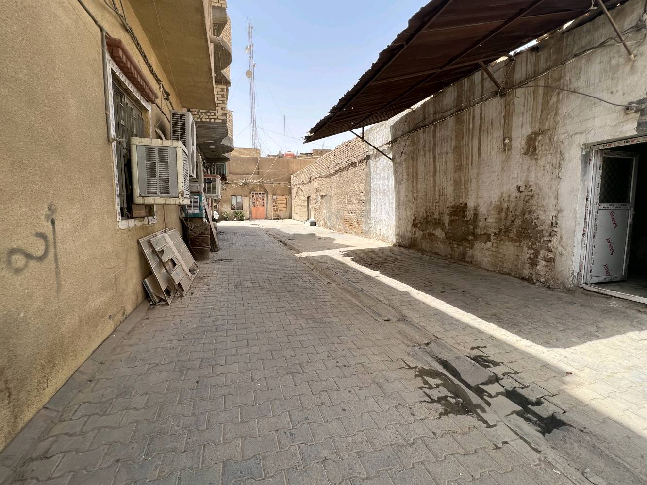 دار للبيع (طابو صرف) (الدورين سوق الازرملي) بداية شارع شيخ معروف
 المساحة 54 متر واجهه 5 نزال 11 
بناء جديد سنة 2021 ثلاث طوابق درجه اولى 
الارضي والطابق الاول دنك صب 
الارضية الاول مرمر والطابق الثاني والثالث بورسلين 
 يتكون الارضي استقبال + مطبخ + مجمع صحيات + منور
الطابق الاول غرف عدد 2 + مجمع صحيات + مطبخ بالبالكونه 
الطابق الثاني غرف عدد 2 فقط 
بيتونه + سطحين 
يعني المجموع 4 غرف نوم
(نقص فقط الواجه + محجر درج)
 فرصة جيدة للاستثمار يؤجر ب 600 الف
السعر / 155 مليون وبي مجال بسيط
للاستفسار على الارقام
***********
***********
