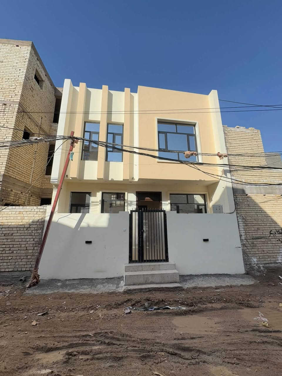 سلام عليكم بيت بدوره بشارع دجله. يعني بضهر المول مساحه 60واجه 7ونص ونزال 8. ابيع او مراوس  واطني فراق  بشارع الحشد اذا اكو حت لو 50متر***********
