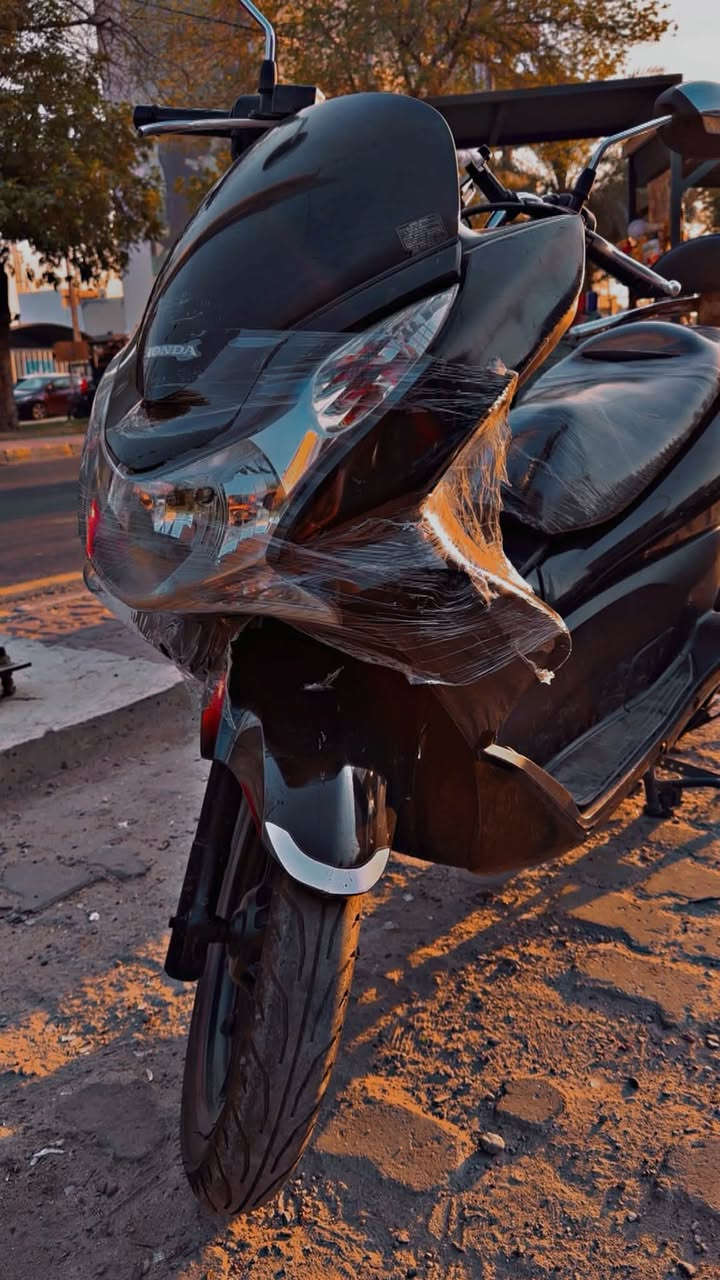 السلام عليكم دراجه pcx مكينه 150 نضيفه تخبل مكفوله من كلشي مابيها اي نقص تجي وتفحص سعر مليون و500 مكاني بغداد الكرخ رقم ***********
