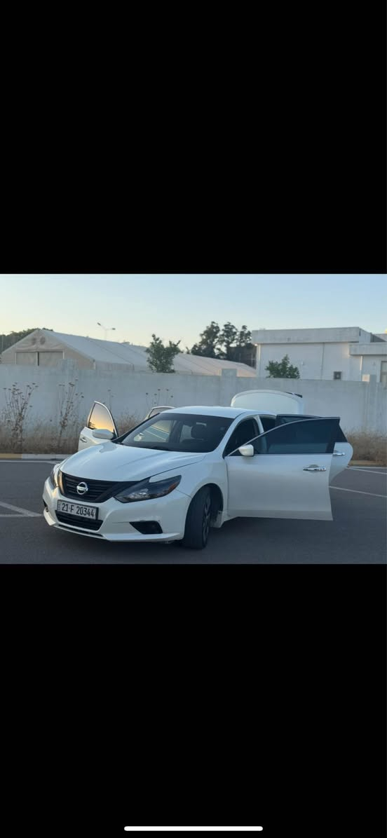 بةناوي خواي گةورةو ميهـرةبان 

نيسان التيما ٢٠١٦
مواسةفات SR
سپي سةدةف 
گێر شەفت 
یەک پارچةي بۆیاخە چاملخ لای سایەق
چوار تاية و ويلي لؤكي لةژيرة 
دينار مةسروفي تيا نيية 
مةكينةو گێری بێ عةيبة
سةنةوێی تازةية تا ٢٠٢٨
بة شةرت بةناوكردن 
 
تكاية موشتةري نيت عةزاومان مةدة 

*********** Singapore
