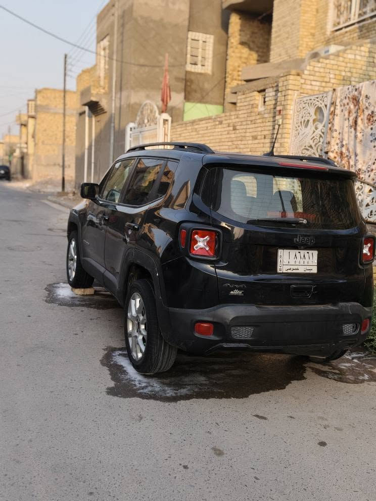 السلام عليكم للبيع أو مراوس 
جيب رنكد موديل 2019 السياره حادثها جاملغ وبيبان مبدلات تخم تاير حداديه جدد مكينه وكير مكفلات سنويه لل27 مكاني ميسان حي الجامعة 
رقم الهاتف *********** عمارة, ميسان
