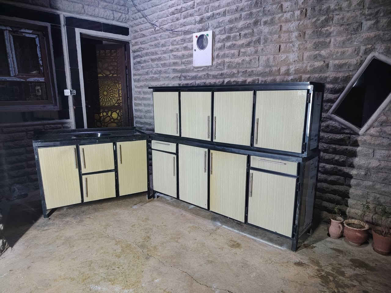 سلام عليكم ورحمة الله كاونتر مترين وسنك متر و30مرمر الشراي يخابر ويدلل العنون كركوك حي العروبه قرب جسر الرابع ***********
