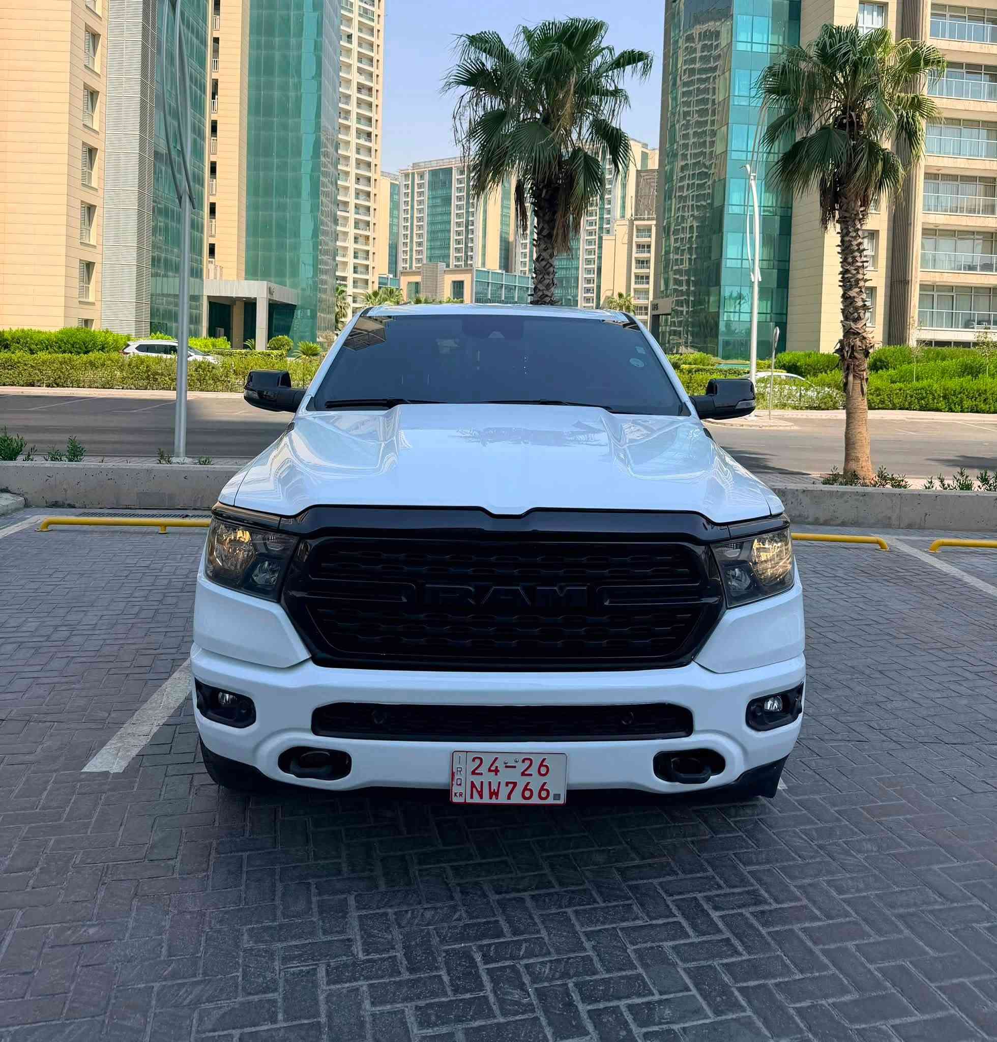 2024 Ram 1500 Big Horn 4X4 5'7 Box
 باب طويل بدي قصير ، مرغوب ،
المحرك : V8 5.7 HEMI  
وارد أمريكي صور الحادث موجودة مع الصور الجاملغ الامامي والجاملغ الخلفي يسار أيرباك بردة فقط
لون أبيض 
السعر 29000$
ماشيه 31 ألف mi
مكان السيارة أربيل
السيارة كاتي تترقم شمالي 
المواصفات 
" سستم صوت الباين Alpine. 
" تشغيل عن بعد + فتح البدي من البصمة
"رادارات جانبيه
" مقعد السائق كهربائي.
" شاشة كبيرة 12 أنچ تيسلا.
" حساسات امامية وخلفية.
" مكيف خلفي.
"محدد سرعة.
" نظام اطفاء وتشغيل اوتماتيكي.
" مرايا كهربائية جانبية قابلة للطي كهربائيا+ نقطه عمياء 
" مرايا مع خاصية التعتيم الذاتي.
" امكانية تعديل ارتفاع دواسات البنزين والبريك.
" هاند بريك كهربائي.
" الشباك الخلفي كهربائي. 
" دوسات جانبيه أسود بلادي
 " غطاء بدي أسود بلادي 
" مساحات تخزين إضافية تحت المقاعد.
    
***********
***********
