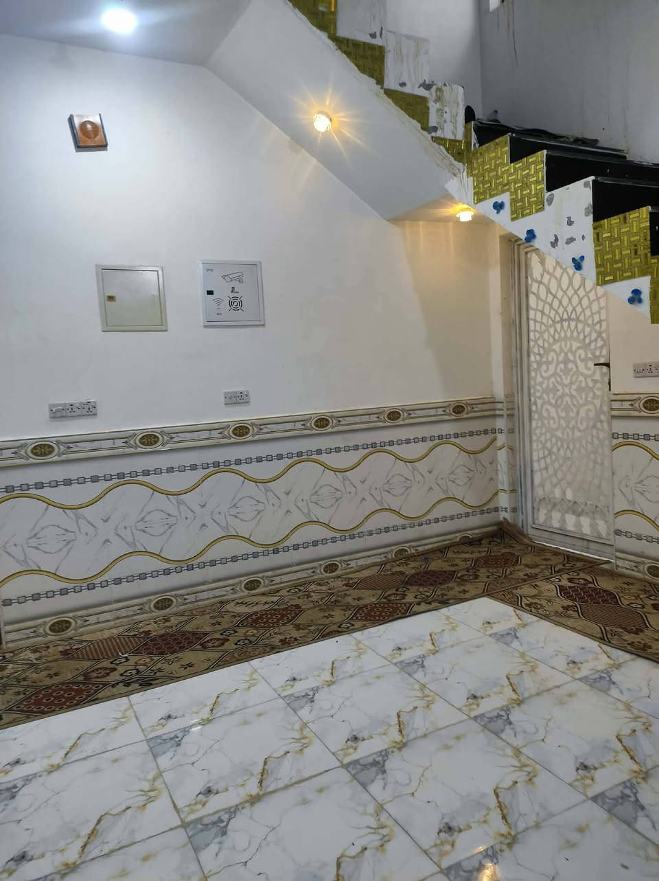 سلام عليكم بيت البيع مساحته 200 متر صب كونكريت البيت زراعي كل الخدمات متوفره بيه وبيه وصل طابو مكان البيت بل كنهاره مقابيل منطقت الحشد وسعر 90 وبيه مجال والشارع المقابيل 15متر‏‪  ‏‪تفاصيل رقم ‏‪***********‬‏
