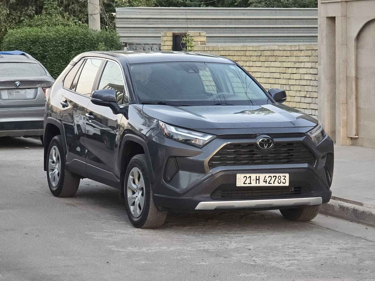 راف فور 2023 LE  بانزين فقط
مواصفاتها 

محرك 2.5 بانزين 
كير اوتو ٣ وضعيات 
نقطه عمياء رادار جانبي 
تحديد مسار 

ماشية 26 الف ميل  قابل الزياده

السياره حادثها فقط بنيد سطحي بدون شواصي 

مكان السياره بغداد حي الاطباء مقابل العامريه 

السعر 205 قابل للتفاوض 

للتواصل اتصال او مراسله واتساب على الرقم مكاني بغداد حي الاطباء مقابل العامريه ***********
