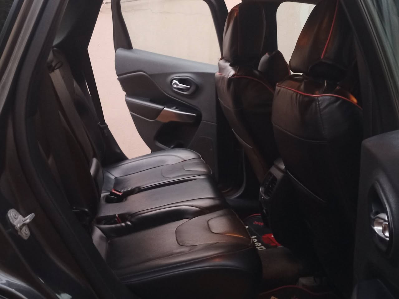 سلام عليكم 
جيب بزون موديل 2019
محرك6سلندر دفع رباعي
فول مواصفات 
طخه بجاملخ الخلفي بسيطه 
تبديل باب وجاملخ بلادي 
السعر الاتصال على رقم 
***********  
المكان نجف 
مداور ثاني يوم مباشر
