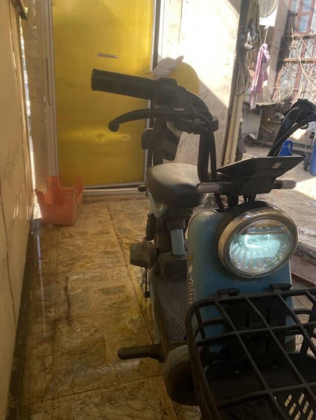 السلام عليكم دراجه شحن للبيع كلش جديده وما مستخدمه استخدام قليل كلش السعر 350 بيها مجال بسيط الرقم 
***********
