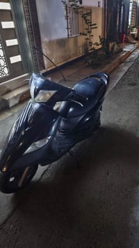 ياماها ماكس GTR (ثعلب) 2005 دراجه على الوضع البلادي من التاير للتاير ع...