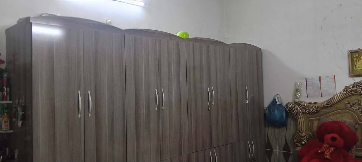 سه رتا به ناوى خوداى گه وره و ميهربان
سلاو كريارانى به ريز ئه م خانومان لايه بوفروشتن رووبه ركه ى 190متر تيجارى پيكهاتوه له دووژورنوستن*هول+متبغ+ميوان+مشته ملأت+بيتونه *ژوورى له سه ره وه +دوكان و هديقه ى كيشى له گه له /خانويكى پاكوخاوينه بس عرزى كاشى نيه ناونيشان كركوك بنجاعلى نزيك شوقه كه كان بنجاعلى ياخود تنيشت ماريامول سه رجاده ى شوقه كان بوزانينى زياترپه يوندى كن به م ژمارانه ى لأى خواره وه 

***********

***********مكتب شالاو زه نگه نه
