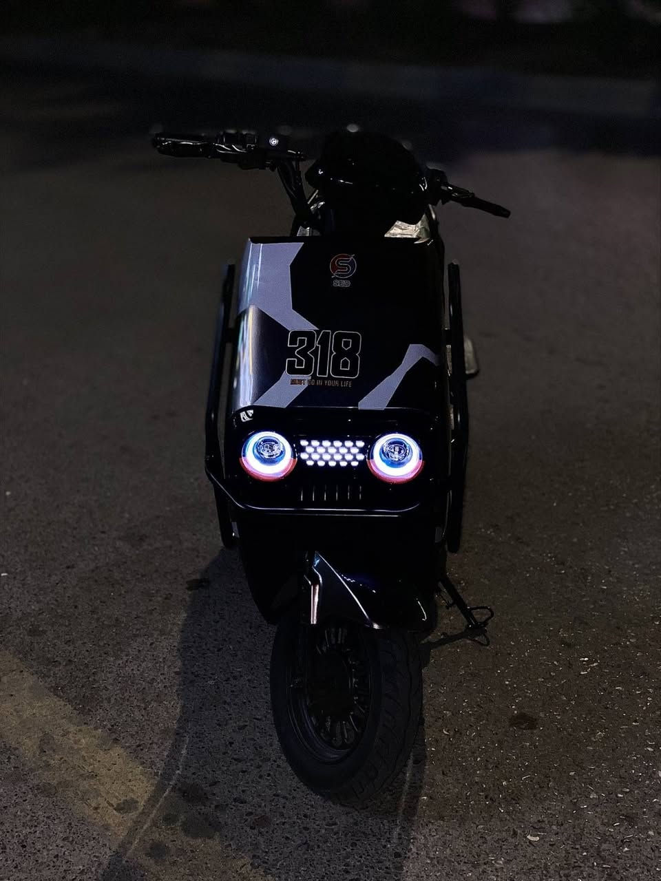 دراجه شحن 318
مواصفات 6 بطاريات مصطره
2000w
مستخدمه شهرين من الشغل لل بيت
ما تصرف شحن
تشحنه شحنه وحده تمشيك اليوم كامل وين ما تروح
درجه كلشي ما بيها بعدها زيرو
الرقم. ***********
