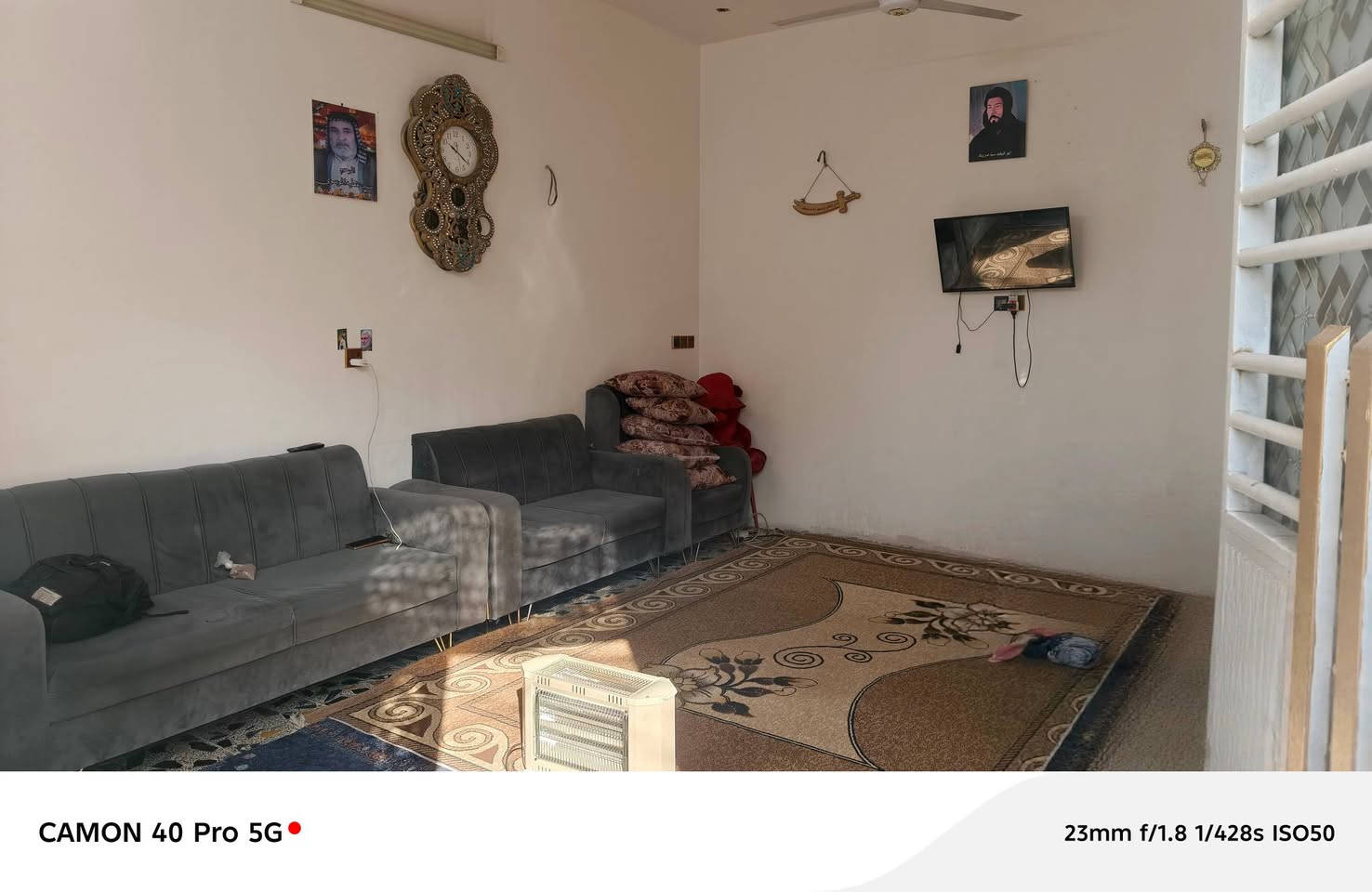 بيت ركن مساحه 120 قريب عله شارع عزوز سعره 84 وبي مجال ***********

نص مكتوب في الصور:
- CAMON 40 Pro 5G
- 23mm f/1.8 1/2528s ISO50
- 23mm f/1.8 1/428s ISO50