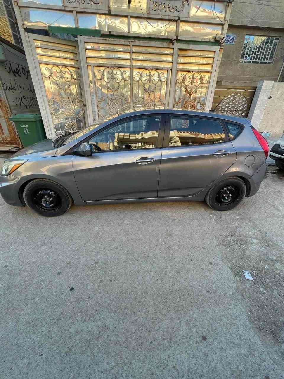 للبيع اكسنت موديل 16 
ماشيه 95 
بيها 4 قطع صبغ ابيع حزام سعر 74 و بيها مجال 
مكان السياره بغداد الامين
للاستفسار ***********
