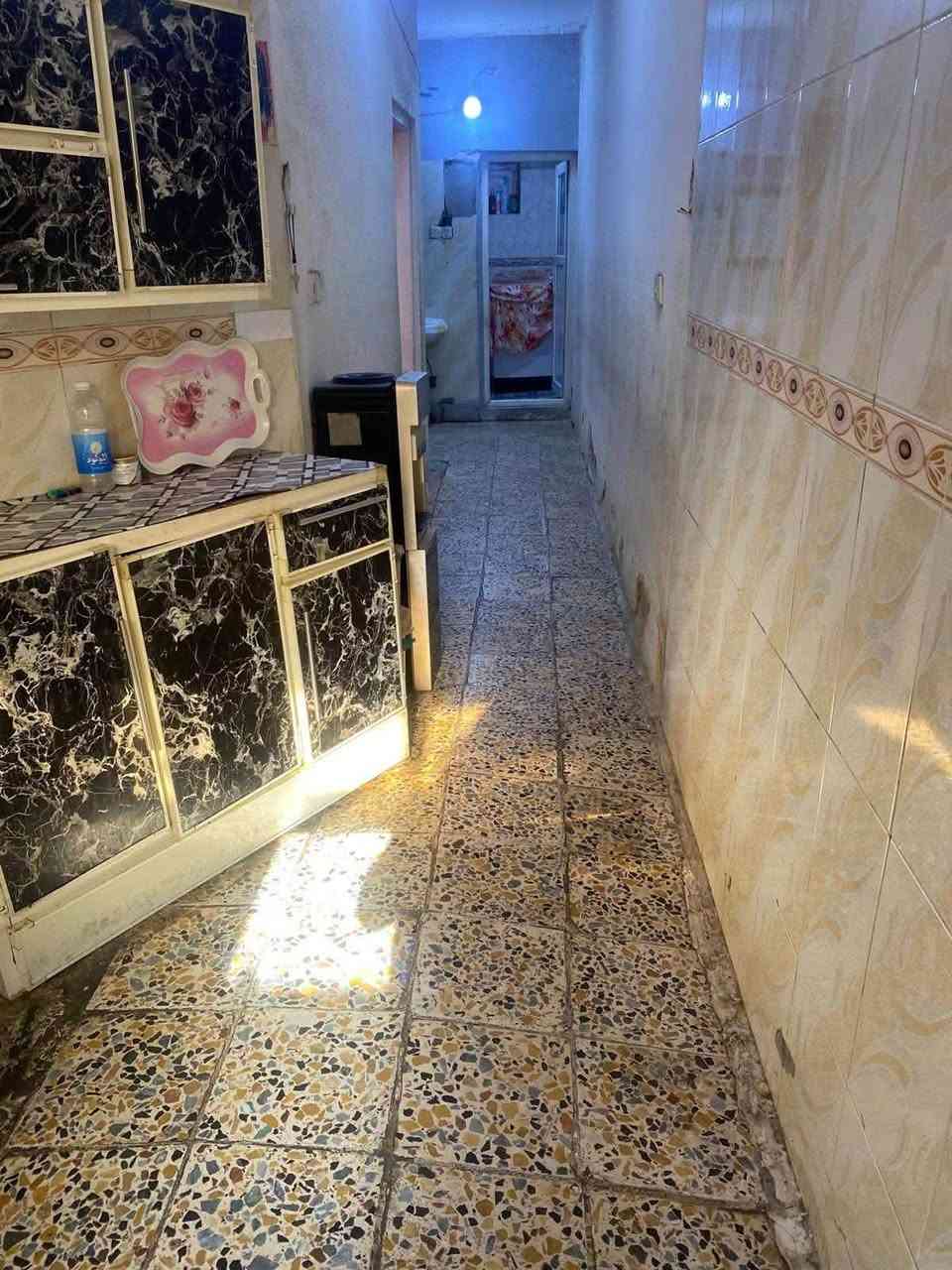 السلام عليكم
بيت للبيع مساحة 100 واجهة 5 ونزال 20 طابق ونص  الطابق الاول يحتوي صالة ومطبخ واستقبال وغرفه نوم وصحيات عدد 2 طابق ثاني يحتوي ع غرفة كبيرة وصاله وصحيات وسطحين زراعي بلديات شارع المرور قرب سيد هاني ***********
