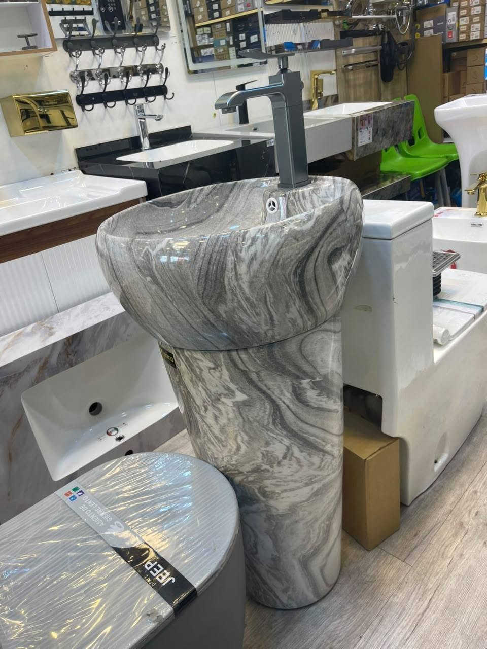الفخامة التي تليق بمنزلك.. مغاسل قطعة واحدة بتصاميم وألوان تخطف الأنظار! ✨🏡

هل تبحث عن التميز وتعبت من التصاميم التقليدية للمغاسل؟
في صحيات تيا، نختصر عليك عناء البحث ونقدم لك تشكيلة حصرية من المغاسل العمودية (قطعة واحدة) بتصاميم رخامية وموديلات عصرية فائقة الجودة. 

سواء كنت تفضل اللمسة الذهبية الملكية، الرخامي الرمادي الكلاسيكي، أو الأسود الملكي الفاخر، ستجد لدينا ما يمنح حمامك أو مجلسك طابع الفنادق الفخمة.

لماذا تختار مغاسل صحيات تيا؟
💎 تصاميم متميزة: ألوان متموجة ونقوش رخامية فريدة تناسب الديكورات المودرن والكلاسيك.
🚰 تكامل وأناقة: تأتي مع خلاطات متناسقة تزيد من جمالية التصميم وقوة التحمل.
🧼 سهولة التنظيف: أسطح ملساء ومقاومة للبقع والتكلسات لتدوم طويلاً بكامل بريقها.

تحوّل المساحات العادية إلى لوحة فنية يبدأ من اختيار التفاصيل الصحيحة!

📍 الموقع والعنوان:
بغداد - كمب سارة - قرب جامع الشاكرين.

📞 للاستفسار والطلب (واتساب / اتصال):
***********
او راسلونا مباشره على الصفحه 

#مغاسل_مودرن #مغاسل_مرمر #تجهيزات_صحية #ديكورات_حمامات #تيا_للصحيات #بغداد #العراق #ديكور_عراقي #تأثيث_المنزل #تصميم_داخلي
