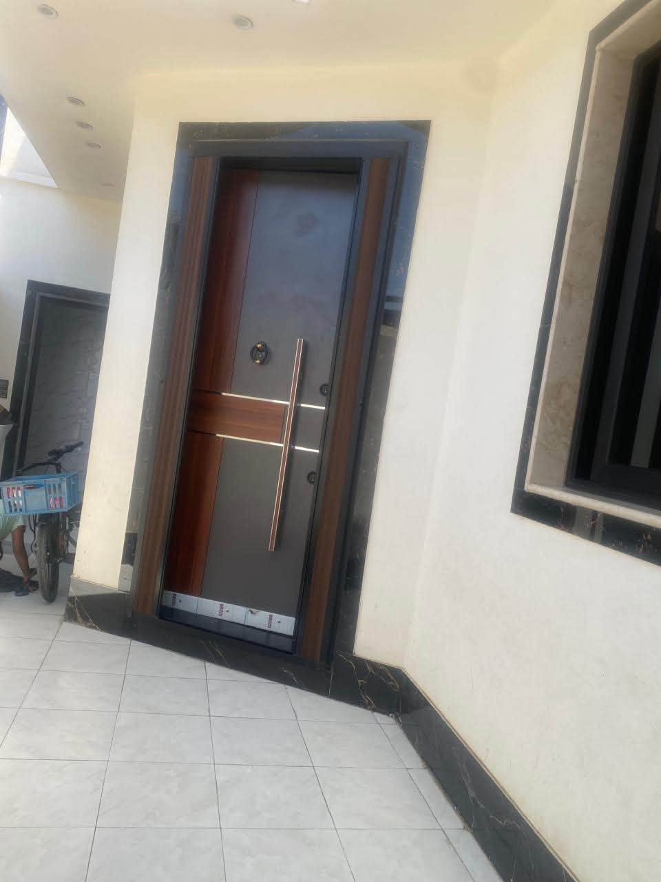 سلام عليكم
للبيع دار سكني 🏘️بناء  حديث لسنة 2026  

📍 الموقع: الدوره مدخل البوعيثه حي السلام 

🔹 مساحة الدار: 100 م²
🔹 الواجهة: 10 × 10 م

يتكون الدار من:
✔️ صالة واسعة
✔️ استقبال واسع 
✔️ مطبخ
✔️ غرفتي نوم
✔️ (3) حمامات

📞 للاستفسار والمعاينة يرجى الاتصال على الرقم: (***********)
