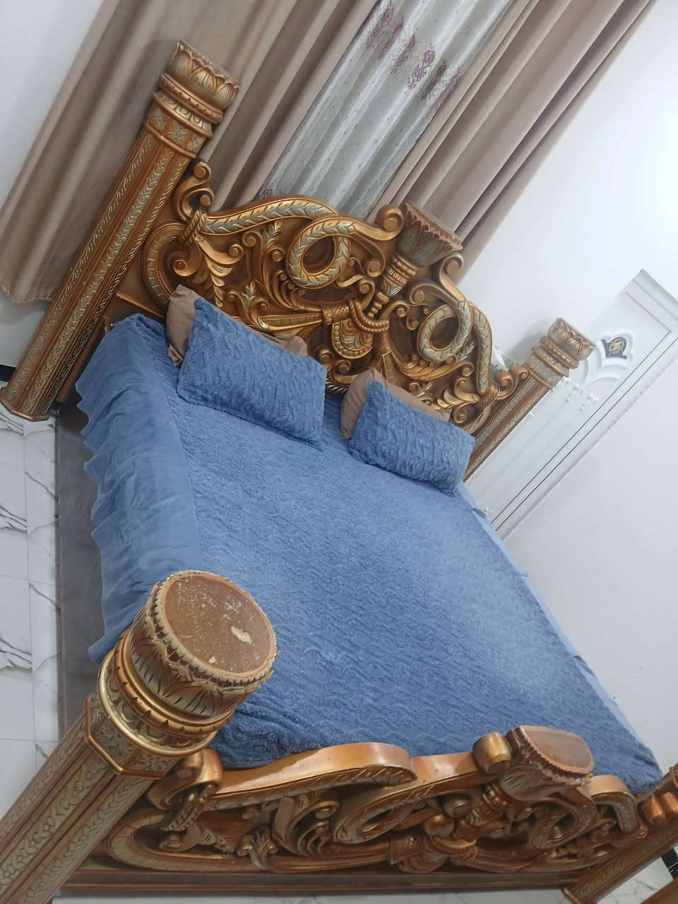 غرفه نوم كويتيه
نظيفه ما بيها اي كسور 

من غير المندر سعر ٤٠٠ 

الزبير
***********
