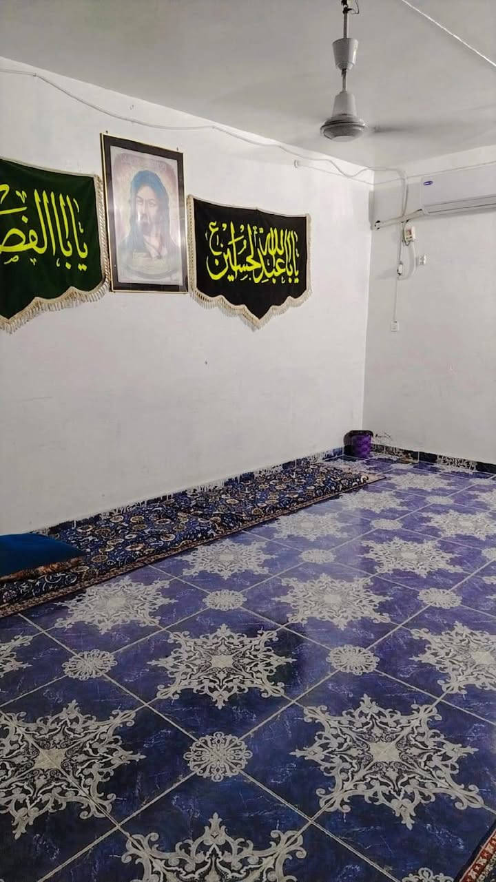 السلام عليكم
بيت للبيع

 في منطقة الكفاءات الشارع المقابل مستشفى الزهراء
مساحة 300 متر 
صور الطابق الأرضي هذا
الطابق الاول بي ثلاث غرف وصاله وحمامات. وسطح
والطابق الاخير سطح ودرج
وكذالك يوجد في الطرمه مشتمل ثلاث طوابق
بسعر كلش مناسب
للتواصل مع الرقم
***********
