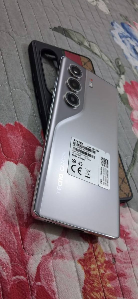 سـلام عليكم عـندي جـهاز TECNO CAMON 40 Pro
للـبيع سعـره 325 وبـي مجال قليل جهاز زلخه مابي مكاني بغداد البياع لموشراي يعبر المنشور 
( *********** )
