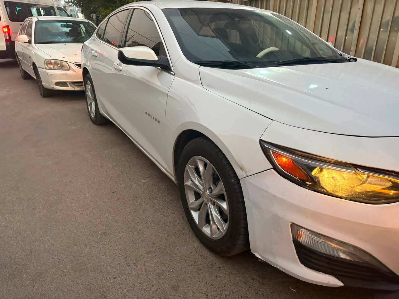 ماليبو 23 LT فول عدى الفتحه
محرك 1500 تيربو 
كير cvt 
محرك وكير كفاله سياره حلوه ونظيفة
حادثها 3 قطع موضح بصور 
ماشيه 87 كيلو 
 
تبريد قطعتين 
تحكم ستيرن 
رادار امامي 
شاشه كبيره 
كشنات كهرباء تدفئه
وباقي المواصفات معروفه
 
رقم ديالى حره مشروع وطني بأسمي تتحول اي مكان 
هزتها بعدها ما ساقطه
سياره جاهزه من مكينه وكير وحدادية وتايرات مابيها مصرف 

سعرها 112 ويها مجال للطيبين
مكانها بغداد البياع 
***********
