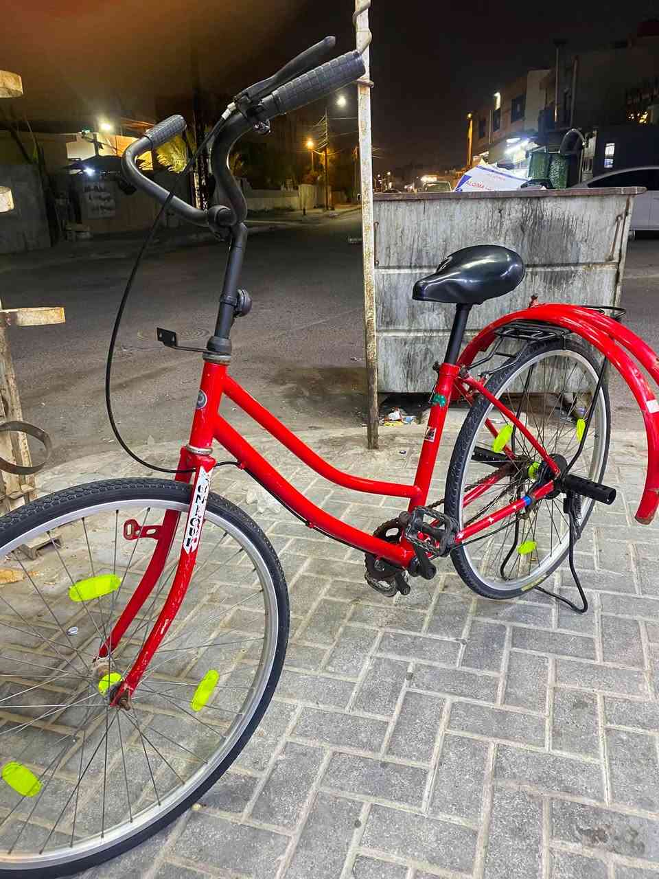 سياحي حجم 26 لون احمر ويا مداكر بس الحديدات مال مداكر ضايعات شكو شي بل بايسكل اخذة اي فسفورة ومسطرة ما اخلي لان مو مالتي بدون احراج رجاً مختم البايسكل بس الويلات ما بيهن موديل بي جم زلغة بسيطة مثل ما موضح بل فيديو اي مراسلة على السوق المفتوح اطول يالة ارد تريد بثانيتهة تعال واتساب البايسكل بي شوية طكطكة بل مشي من تمشي بي السعر 60 الف وبي مجال بسيط ***********
