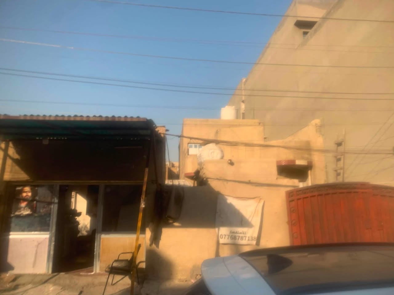 لسلام وعليكم بيت البيع المساحه 350متر البيت مسحته ١٠٠متر وارض خلفيه 250متر ومحل  الموقع بغداد الجديده قرب جامع العباس قرب الملجه الرقم ***********يوجد وتساب
