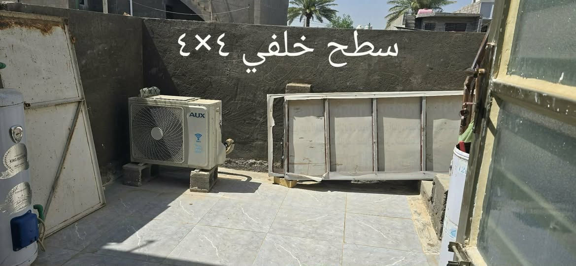 السلام عليكم دار للبيع بغداد المدائن مقابل مركز شرطة المدائن خلف اسواق سبلاش زراعي  قرار ١٧ مساحة الدار ١٦٥متر الواجهه ٨.٣٠ نزال ٢٠  عرض الشارع ١٥ متر... يتكون الدار الطابق الأول ستقبال غرفه نوم صاله مطبخ صحيات داخلية خارجيه وكراج سياره حديقه... والطابق الثاني غرفتين نوم وصاله وصحيات خدمات كامله تبليط كهرباء ماء مجاري ثقيلة وأمطار . للاستفسار الاتصال على الرقم *********** واتسب

نص مكتوب في الصور:
- سطح خلفي ٤×٤