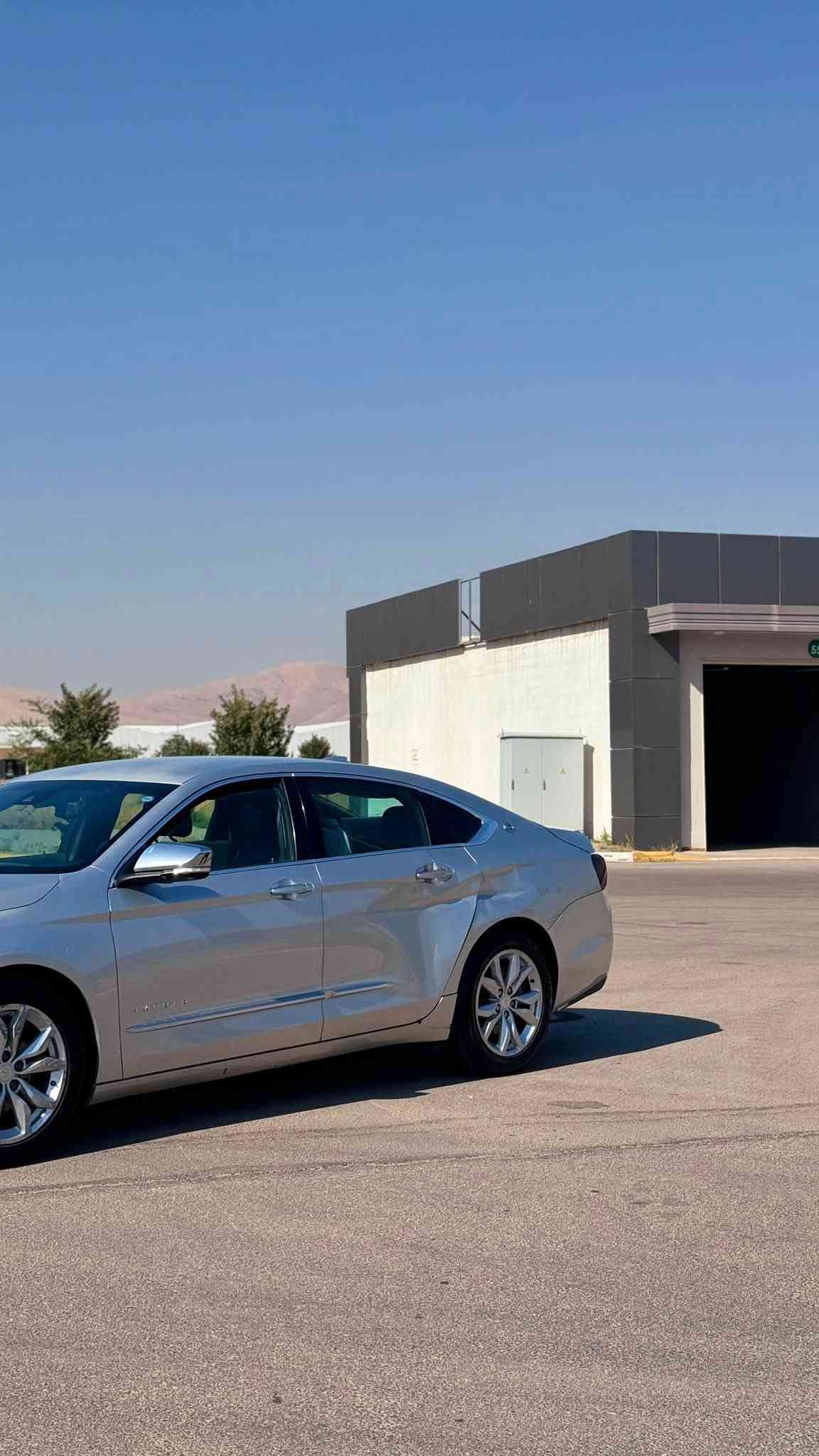 سلام عليكم
امبالا موديل 17
محرك v6
مواصفات LT 
قاصة
تدفئة كشنات
كار بلي 
اوتو اندرويد 
بصمة 
شاشة كبيره 
كشنات كهرباء 
محافضة على المسار 
تنبيه تصادم 
نقاط عمياء 

الضرر جاملغ خلفي بامريكا بدون ايرباك بدون شاصي حالياً بيها هاي الضربه بارد

المكان سليمانيه ***********
