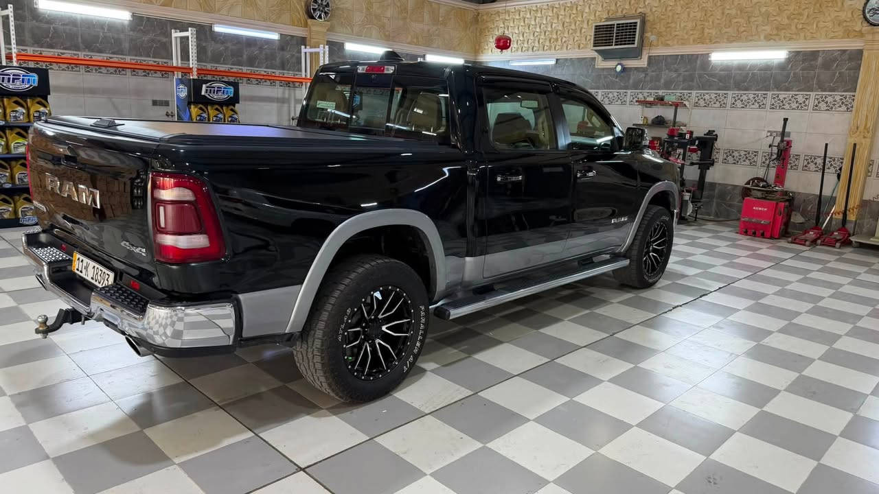 رام وارد خليجي*
مواصفات RAM 1500 موديل 2019*
*المحرك*: 5.7L HEMI V8 eTorque
*القوة*: 395 حصان تقريباً
*الكير*: 8 سرعات أوتوماتيك
*الدفع*: 4x4
- *المقاعد*: جلد + تدفئة وتبريد امامي
- *الستيرن*: تدفئة + تحكم
- *السقف*: فتحة سقف بانوراما 
- *البانزين*: 26 غالون ~ 98 لتر
- *السحب*: توصل 11,500 lbs تقريباً
- شاشة 8.4" او 12" لمس + كاربلاي
- تشغيل عن بعد
- حساسات امامي خلفي + كاميرا
- مرايا تدفئة وطي كهربائي
- تبريد دبل زون عنوان بلد صلاح الدين ستفسار رقم ***********
