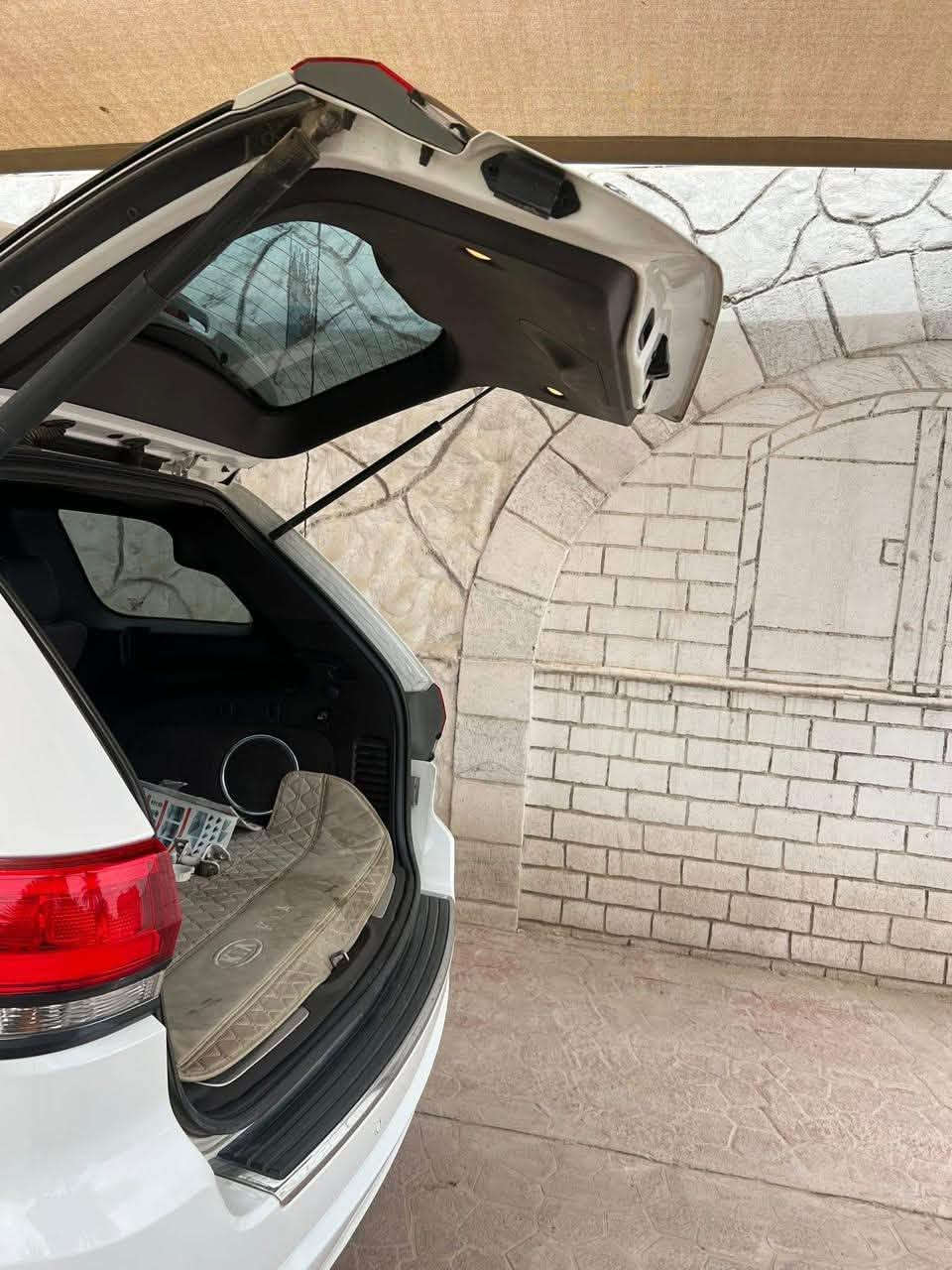 جيب (خليجي)2019 آوفر لاند ( خليجية ) رقم اربيل الجديد وهزه جديده الى 2026 وبسمي تحويل ثاني يوم
السيارة بيها نص جاملغ امامي صبغ وشبر بنيد صبغ باقي السيارة كفالة عامة بدون نقص مال جناي ترايها حلو السياره جاهزه بدون اي نقص من جميع النواحي فول فول مواصفات جكات فورويل بانوراما هوك امامي + خلفي
محرك 6 سلندر 3600 مكفول دفع رباعي 4.4
بصمه + تشغيل عن بعد كروز تثبيت سرعه
صندوق كهرباء
بنوراما
جكات تصعد وتنزل
ماوس وضعيات قيادة
داخل بيجي اصلي
تيرن كهرباء + تدفئه
كشنات جلد تدفئه وتبريد
خزن وضعيه كشنات ميموري
شاشة كبيرة
دمام خلفي
كامرة دوارة 360 درجة
حساسات امامي خلفي
لد امامي خلفي
لايت زنون عالي ناصي
اضاءه ترحيب
دشبول خياط طبيعي
اوتو ستارت
حساس امامي وخلفي
رادار جانبي وخلفي وامامي
مري شفط + اشاير بلمري مع القفل وعاكس ضوء + هيترات مري+نقاط عمياء
اضاءه ترحيب
وبعد هواي مواصفات
السعر 280 💵ورقه وبيه مجال 
***********
