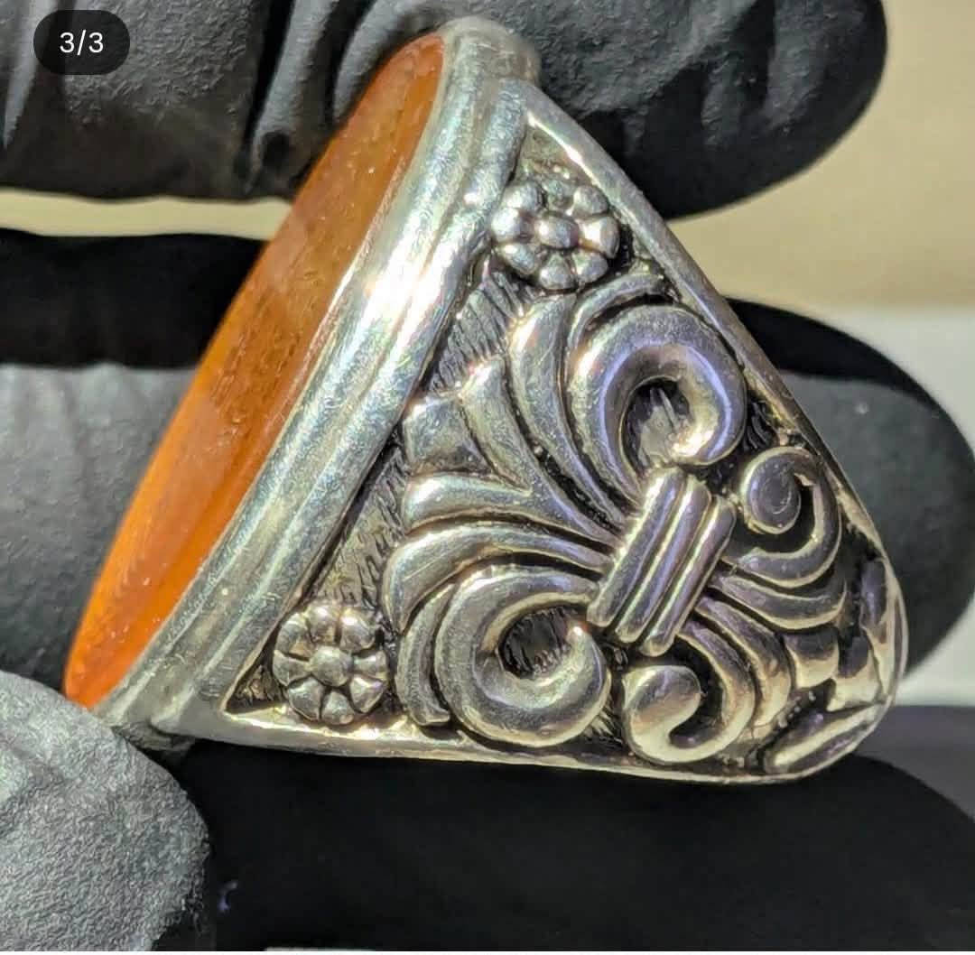 💠خاتم من العقيق اليماني المزعفر الزجاجي الطبيعي النادر 
🪬منقوش بخط يدوي سورة الفاتحة المباركة وبالمنتصف وماتوفيقي الابالله وبالوسط أسماء الائمة المعصومين ع 
🖍️أمضاء وخط الأستاذ الكبير ( رفيع) 
💍صياغة يدوية فاخرة بالكامل بيد المبدع ( صادق الطائي) 
💠فضة ثقيلة وفضة عيار
***********

نص مكتوب في الصور:
- 1/3
- 3/3