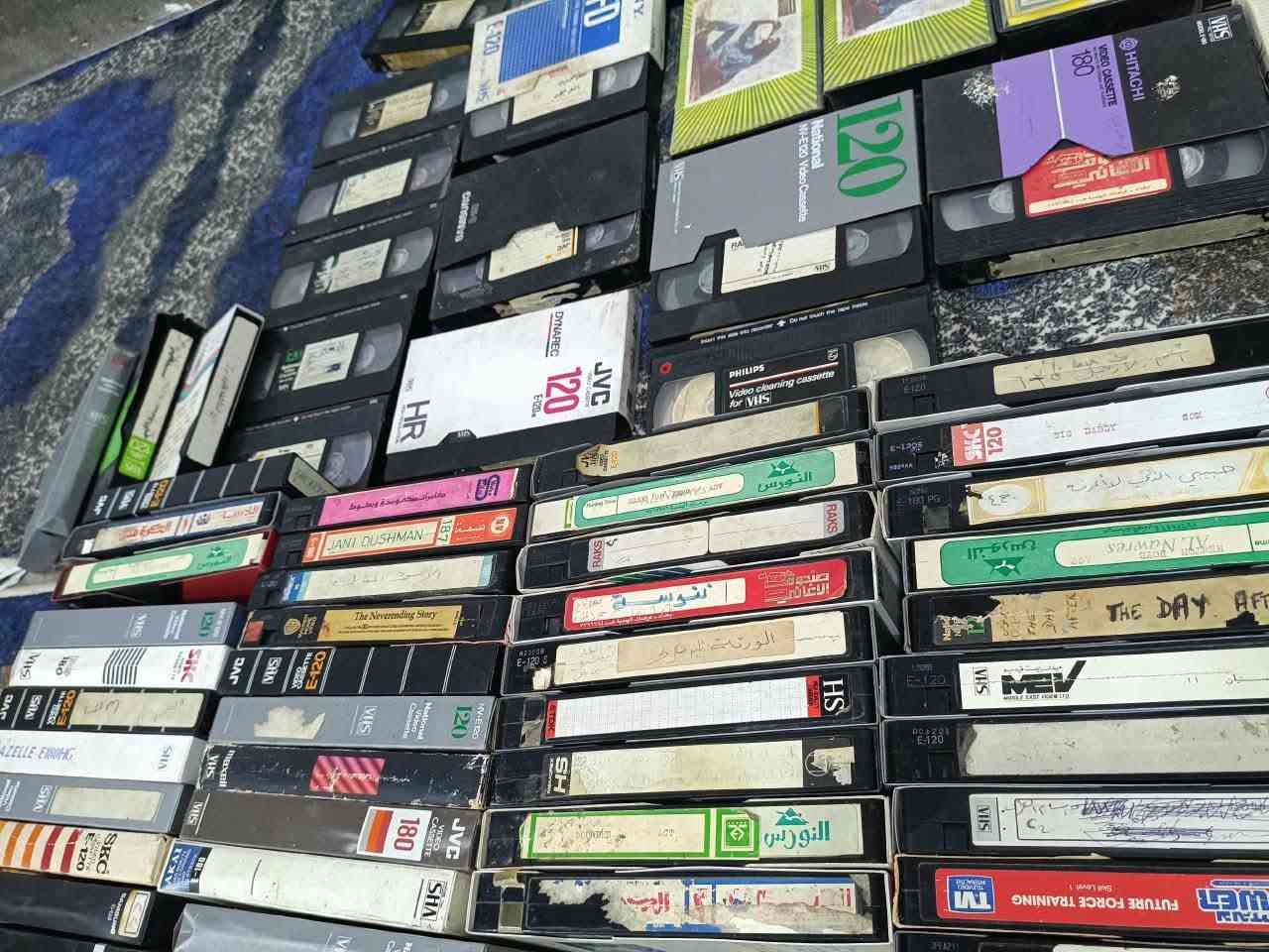 كاسيتات فيديو vhs
نسخ قديمه العدد ٧٠ 
السعر ٧٥ مع التوصيل 
للحجز والاستفسار مراسلة الصفحه
