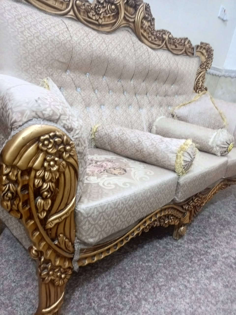 طقم ملكي • ٥ قطع • نضيف