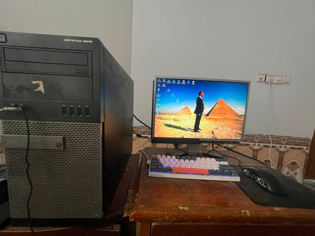 بيسي للبيع موصفات
CPU        cori 7 -3770 
memory         16GB
GPU  Nvidia Geforce GTX 1050 ti 
SSD 256GB 
HDD 500GB

(سعر 350 وبيه مجال)

(عنواني بغداد-قضاء الزوراء-حي نصر)
رقمي (***********)
