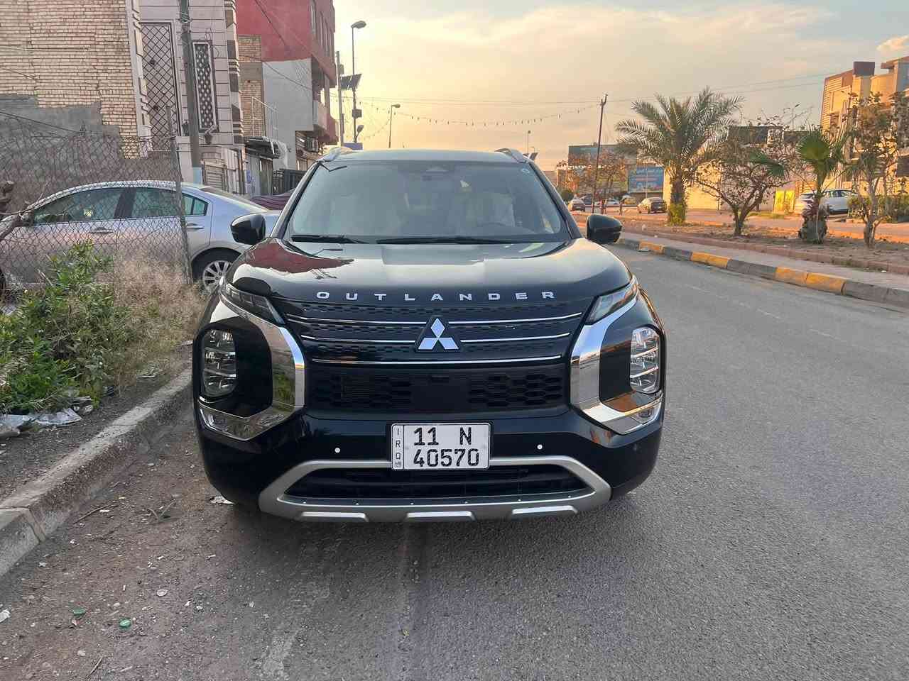 🔥 للبيع 🔥
🚘 Mitsubishi Outlander 2024 SEL S-AWC

🇺🇸 وارد أمريكي
⚙️ محرك 2.5 لتر — 4 سلندر
💪 دفع رباعي S-AWC
👨‍👩‍👧‍👦 7 ركاب
🔄 گير أوتوماتيك CVT

✨ المواصفات:
• فل أوبشن SEL
• جلد أبيض فاخر 🤍
• مقاعد أمامية كهربائية
• مقاعد أمامية مدفأة
• شاشة وسطية كبيرة
• شاشة عدادات رقمية
• Apple CarPlay + Android Auto
• كاميرات 360°
• حساسات أمامية وخلفية
• مثبت سرعة متكيف
• تحذير النقطة العمياء
• تحذير حركة المرور الخلفية
• باب خلفي كهربائي
• سقف بانورامي أسود 🖤
• جنوط 20 إنچ
• 3 صفوف — 7 مقاعد

🎨 اللون الخارجي: أسود لامع 🖤
🖤 **السقف: **رصاصي
🤍 الداخلية: جلد أبيض

💰 السعر: 190 ورقة

رقم بغداد بسمي تحويل ثاني يوم 

📋 رقم الشاصي:
JA4J4WA84RZ039385

📞 للاستفسار:
***********

🔥 سيارة نظيفة جداً ومواصفات راقية، جاهزة للعرض والبيع

