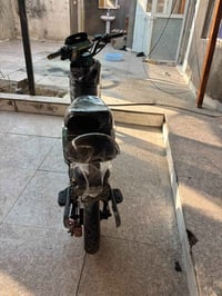 R9 • نظيفة • صبع البريك مكسور