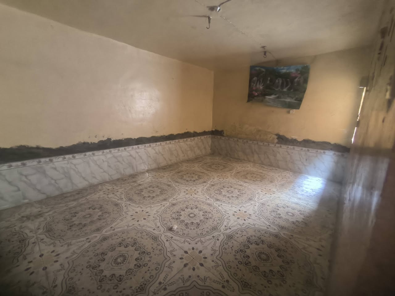 العنوان 📍حي المعلمين الالبان

📐 المساحة: 135م²
الواجهه 11م
النزال 13ونصف 

🔹 طابق واحد 
3 غرف نوم 
صاله 
ديوانية 
حمامات 

💰 السعر: 125
📞 للاستفسار:
📱 ***********
